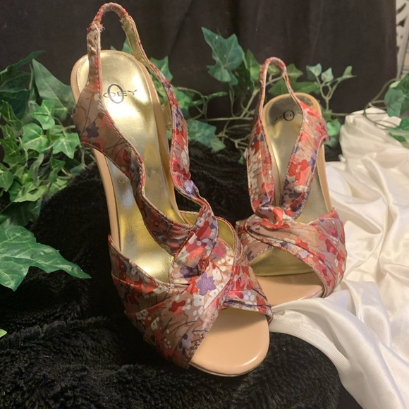 ๐2X HOST PICK๐ SATINY FLORAL PLATFORM HEELS - Picture 2 of 7